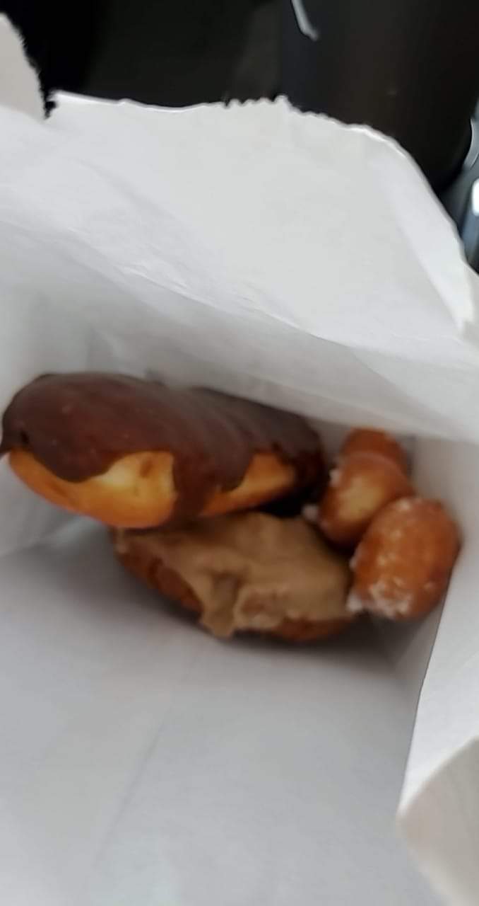 Fosters Donuts | 2601 Foothill Blvd, La Crescenta-Montrose, CA 91214, USA | Phone: (818) 249-1533