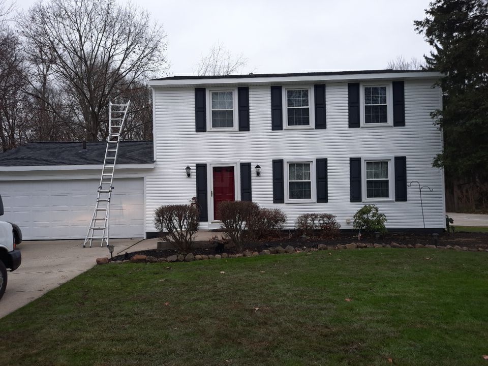 Stow Roofing | 10 N Main St, Munroe Falls, OH 44262, USA | Phone: (330) 389-5357