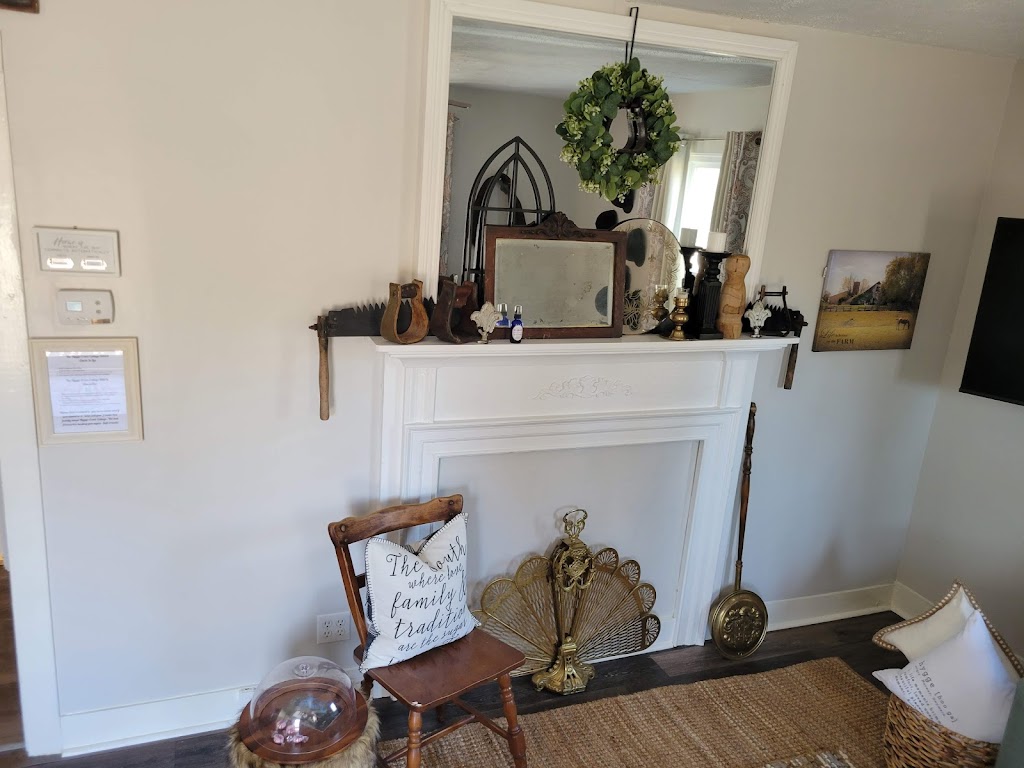 Hygge Creek Cottage | 211 Shelbyville Rd, Taylorsville, KY 40071, USA | Phone: (843) 697-9552