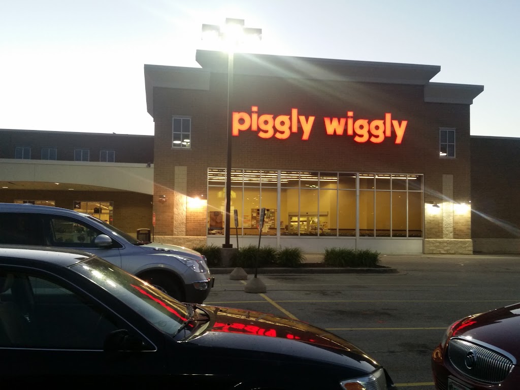 Fox Bros. Piggly Wiggly | 810 E Green Bay Ave, Saukville, WI 53080, USA | Phone: (262) 284-8969