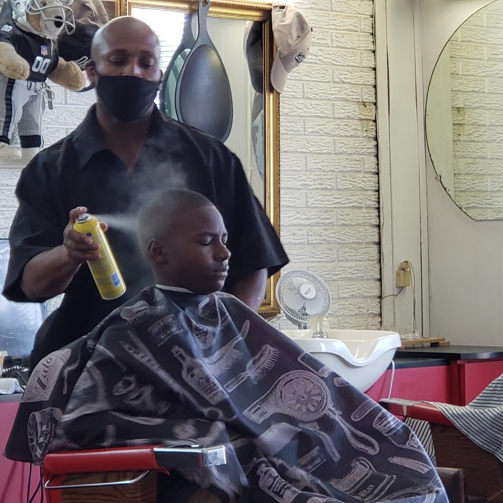 Esquire Barber Shop | 64 Colony Rd, Newport News, VA 23602 | Phone: (757) 875-7705