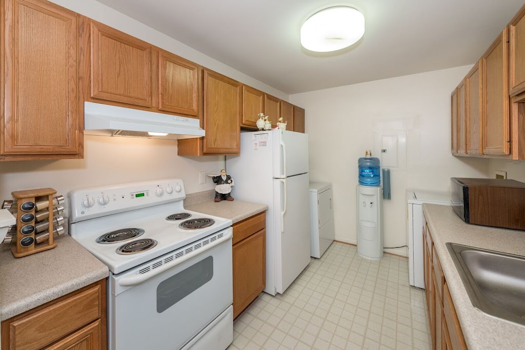 Ashton Glen Apartments | 8850 Golden Oak Dr, Manassas, VA 20109, USA | Phone: (703) 369-3979