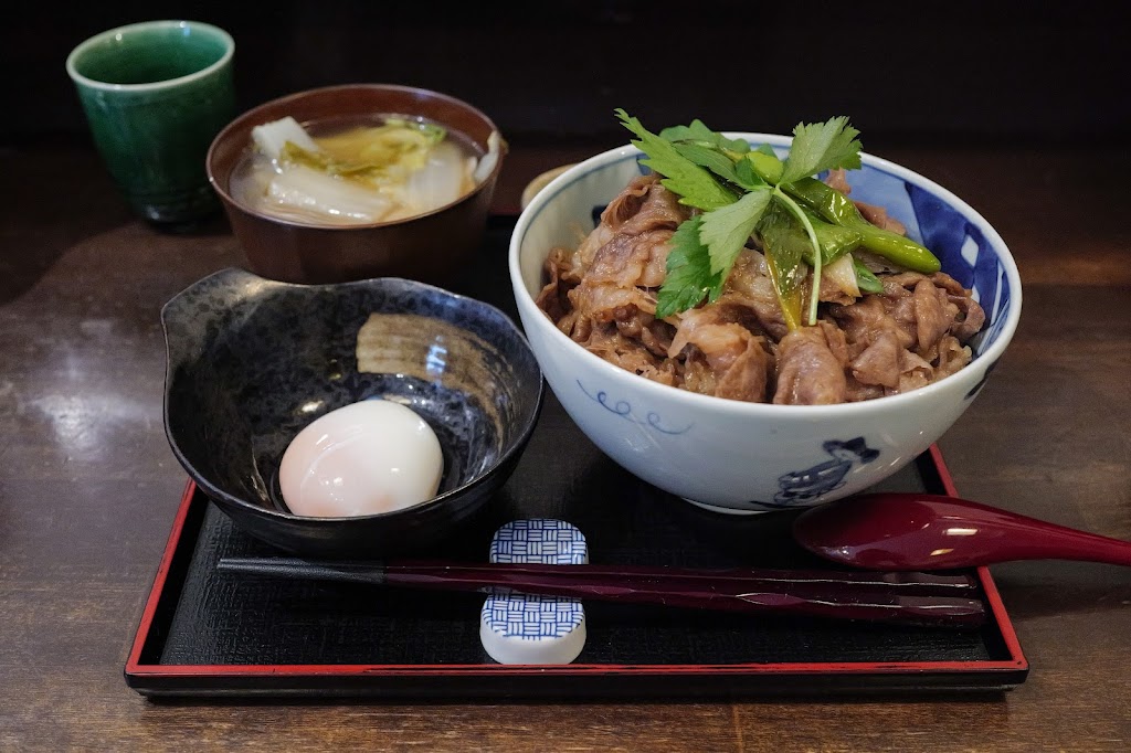 Kobe Gyudon Hiroshige | 1-chōme-22-21 Nakayamatedōri, Chuo Ward, Kobe, Hyogo 650-0004, Japan | Phone: 078-222-6611