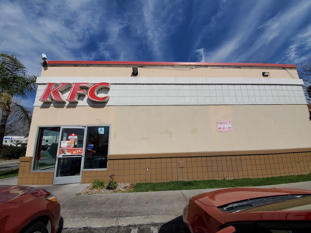 KFC | 12910-B Foothill Blvd, Sylmar, CA 91342, USA | Phone: (818) 743-4670