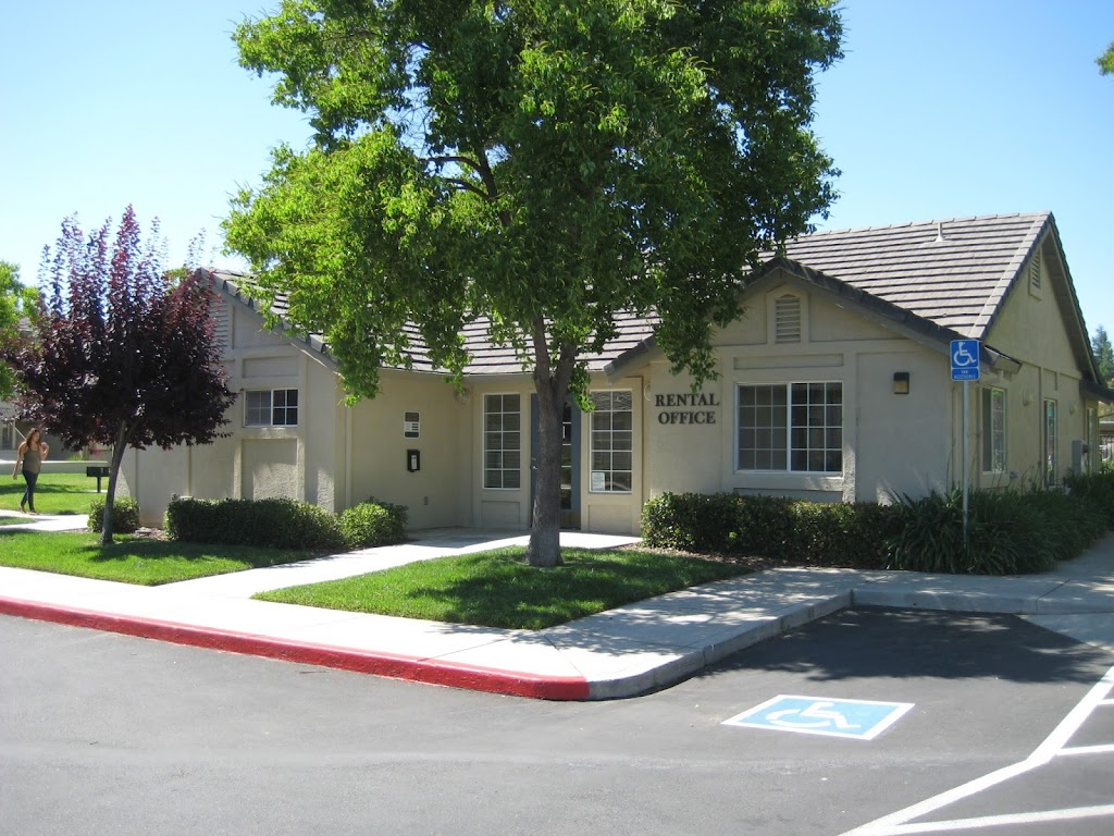 Oaks At Woodcreek | 1550 Pleasant Grove Blvd, Roseville, CA 95747, USA | Phone: (916) 772-6861