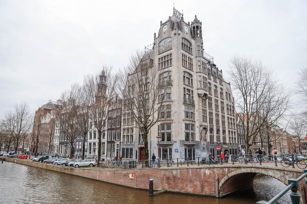 Uxus | Keizersgracht 174-V, 1016 DW Amsterdam, Netherlands | Phone: 020 623 3114