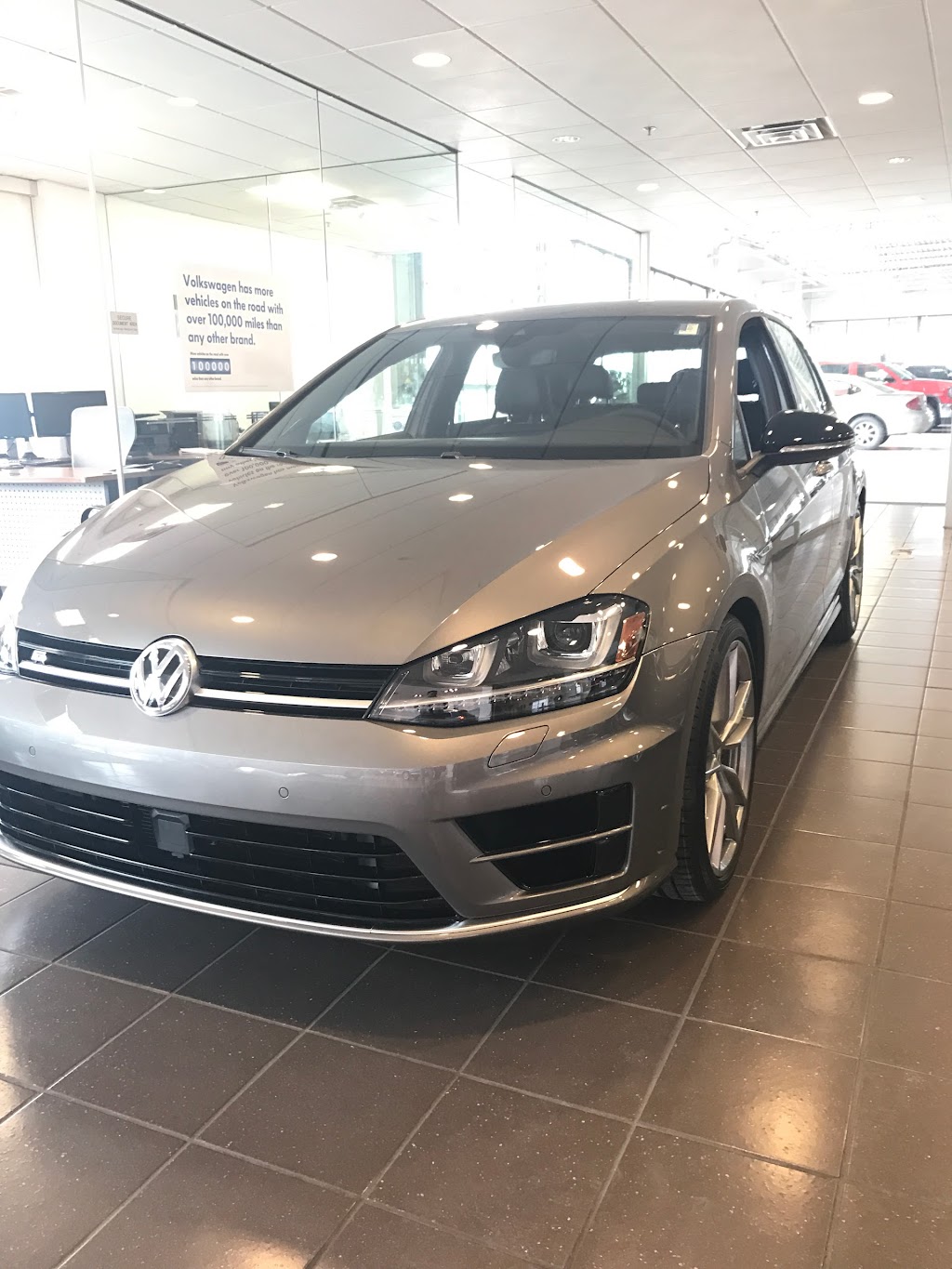 Volkswagen Menomonee Falls | N88W14060 Main St, Menomonee Falls, WI 53051, USA | Phone: (262) 255-6000