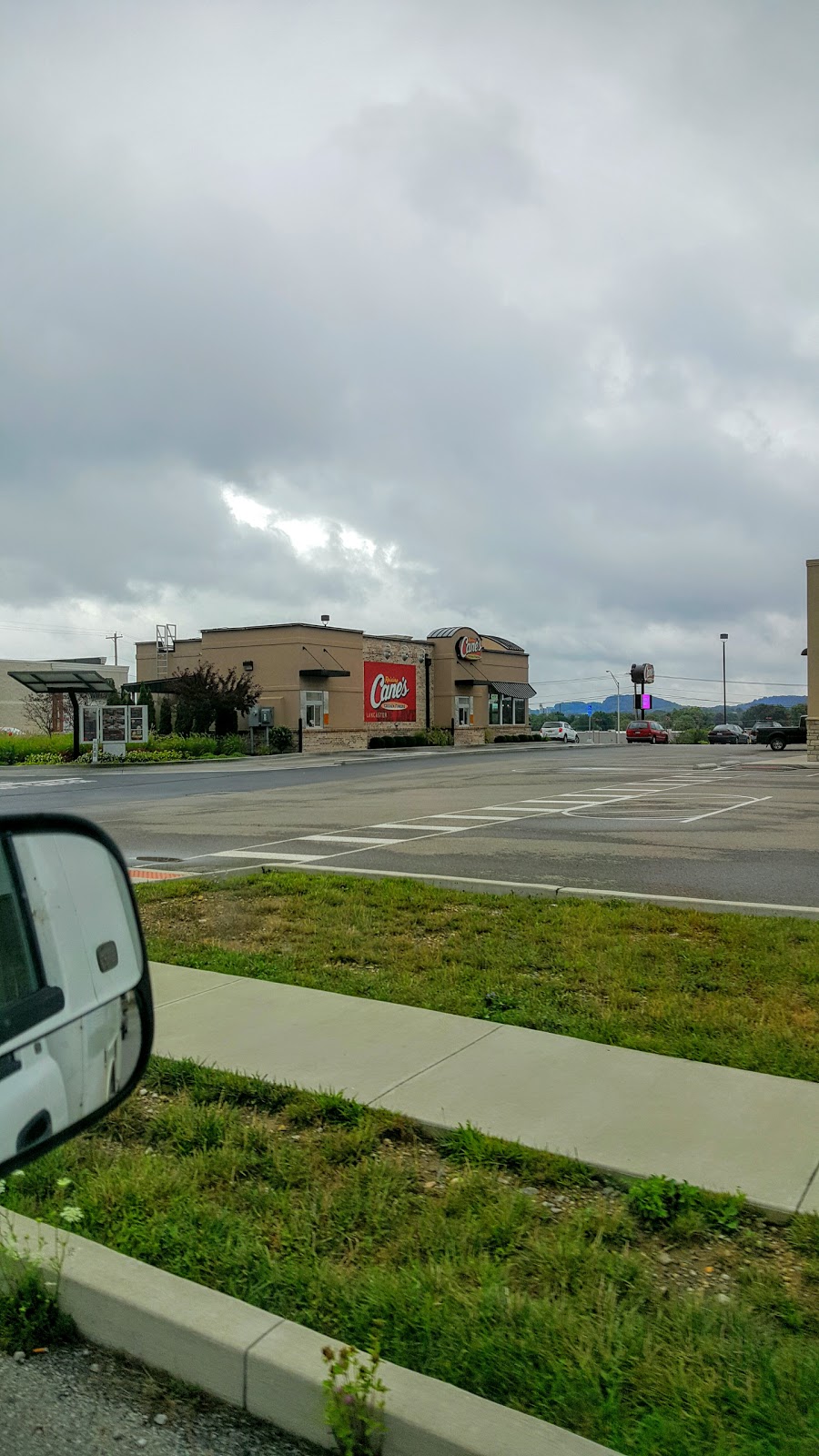 Raising Canes Chicken Fingers | 1934 N Memorial Dr, Lancaster, OH 43130, USA | Phone: (740) 777-0145