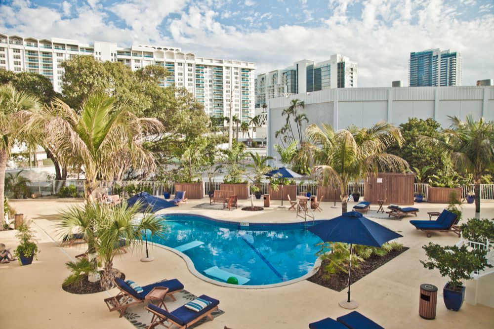 Tradewinds Apartment Hotel | 2365 Pine Tree Dr, Miami Beach, FL 33140, USA | Phone: (305) 531-6795