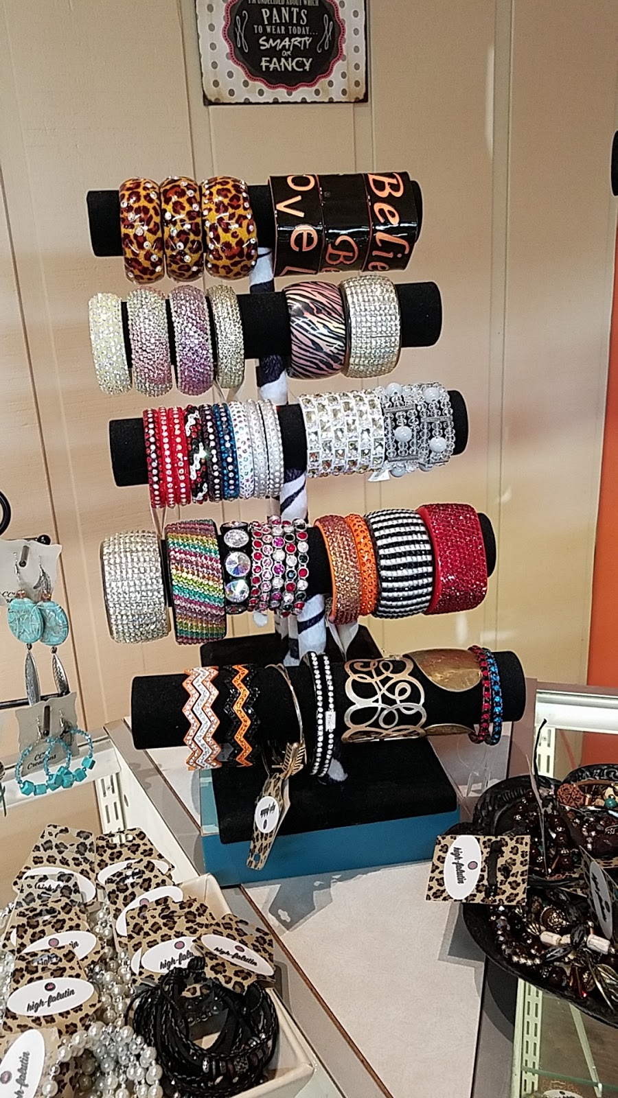High-Falutin Boutique | 208 N Alamo St, Refugio, TX 78377, USA | Phone: (361) 526-7115