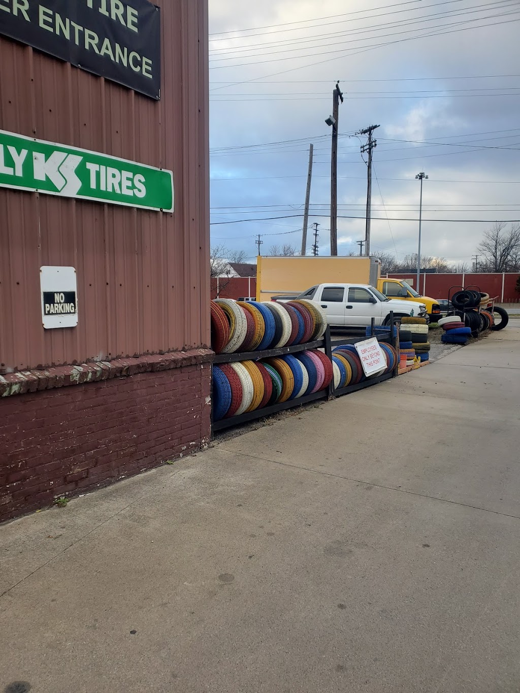 Cleveland Tire & Wheel | 16226 S Waterloo Rd, Cleveland, OH 44110, USA | Phone: (216) 531-8473
