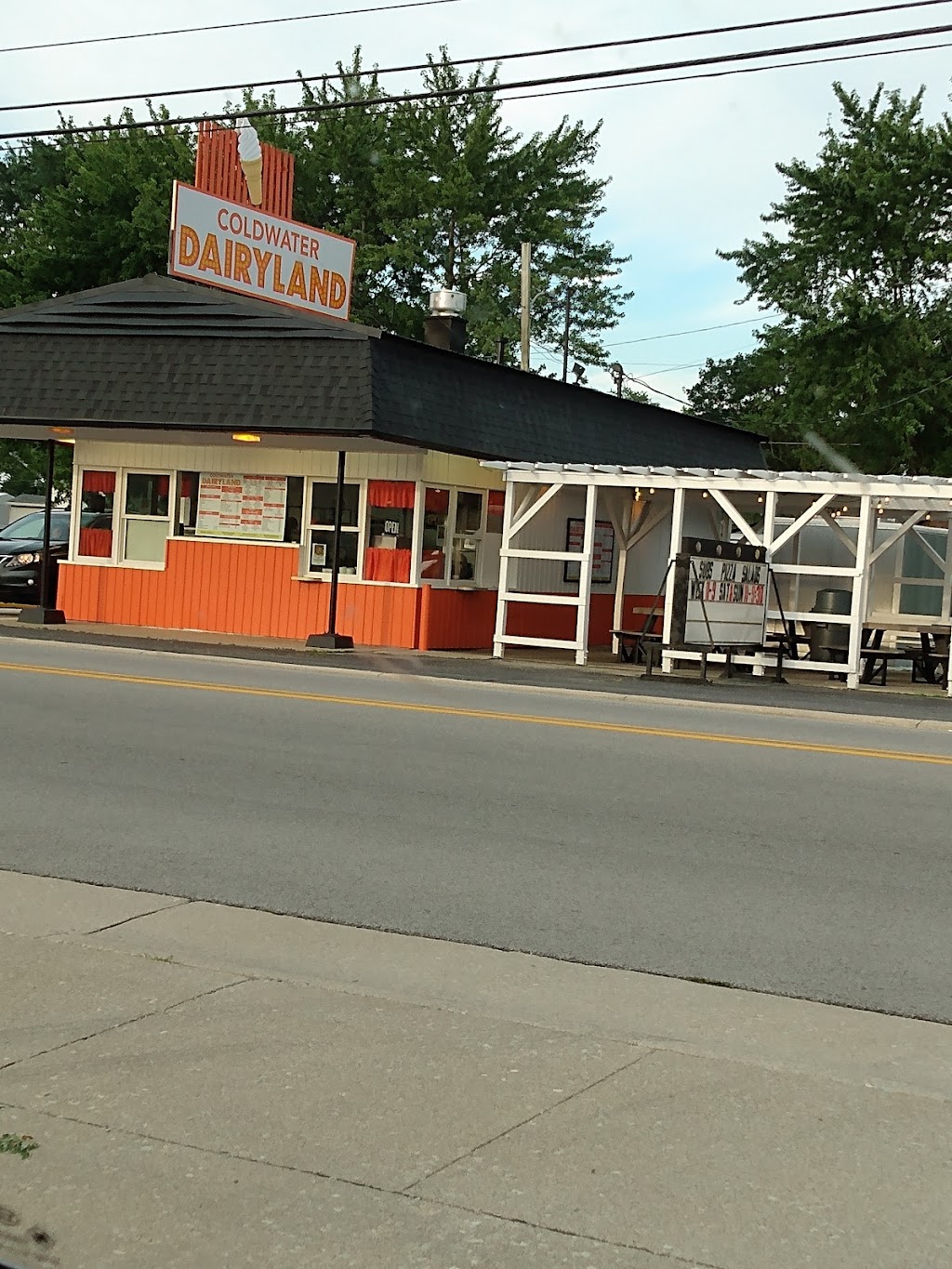 Coldwater Dairyland | 509 N 2nd St, Coldwater, OH 45828, USA | Phone: (419) 678-3442