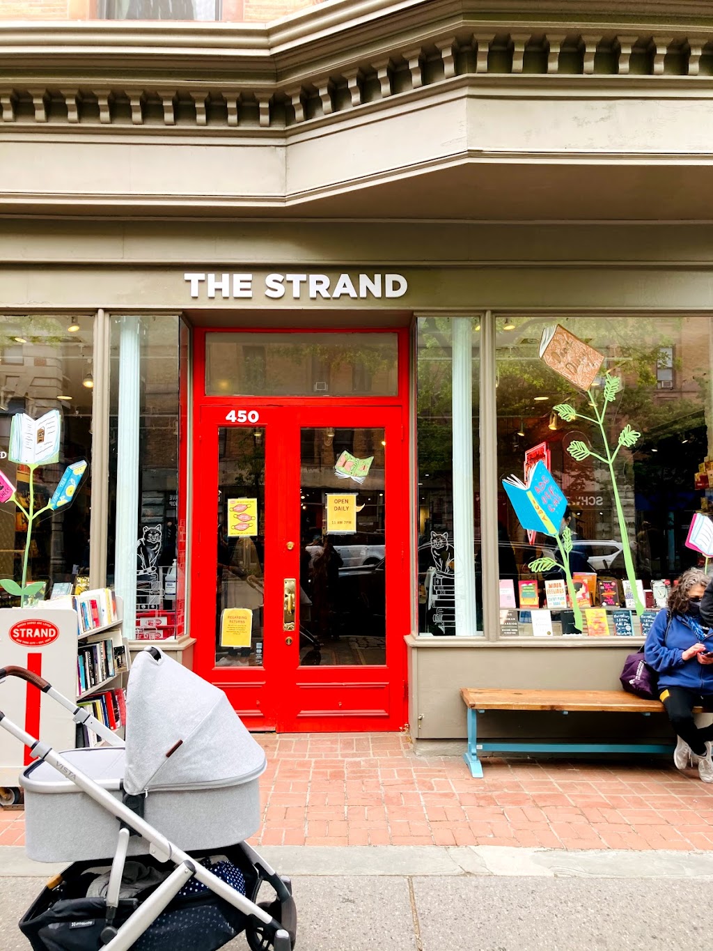 The Strand | 450 Columbus Ave, New York, NY 10024, USA | Phone: (212) 473-1452