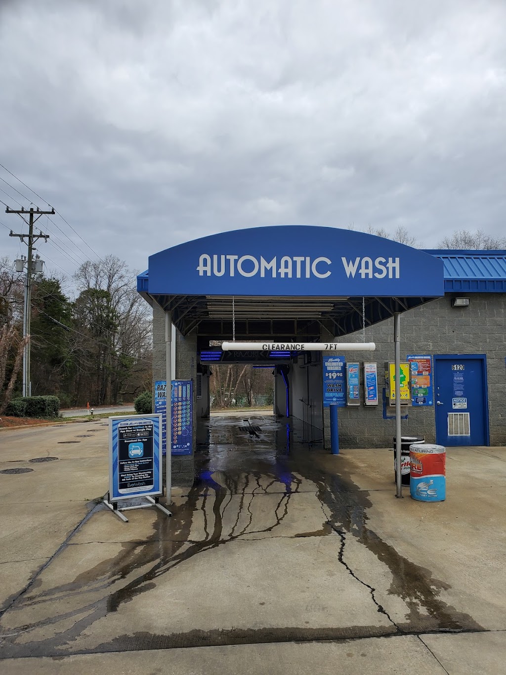 West Market St. Car Wash | 6120 W Market St, Greensboro, NC 27409, USA | Phone: (336) 554-0825