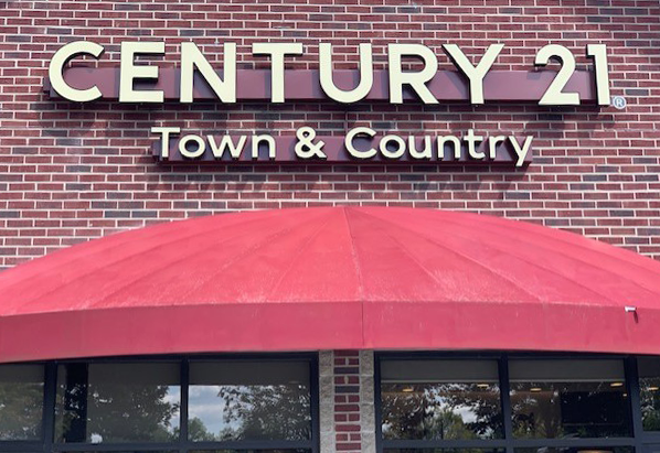 Century 21 Town & Country Clarkston | 7070 Gateway Park Dr, Village of Clarkston, MI 48346, USA | Phone: (248) 620-7200