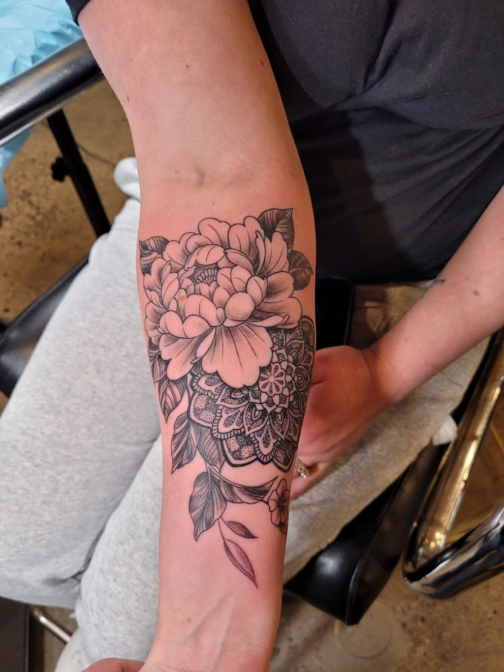 Mothers Tattoo & Body Piercing | 3625 Dixie Hwy, Elsmere, KY 41018, USA | Phone: (859) 727-6434