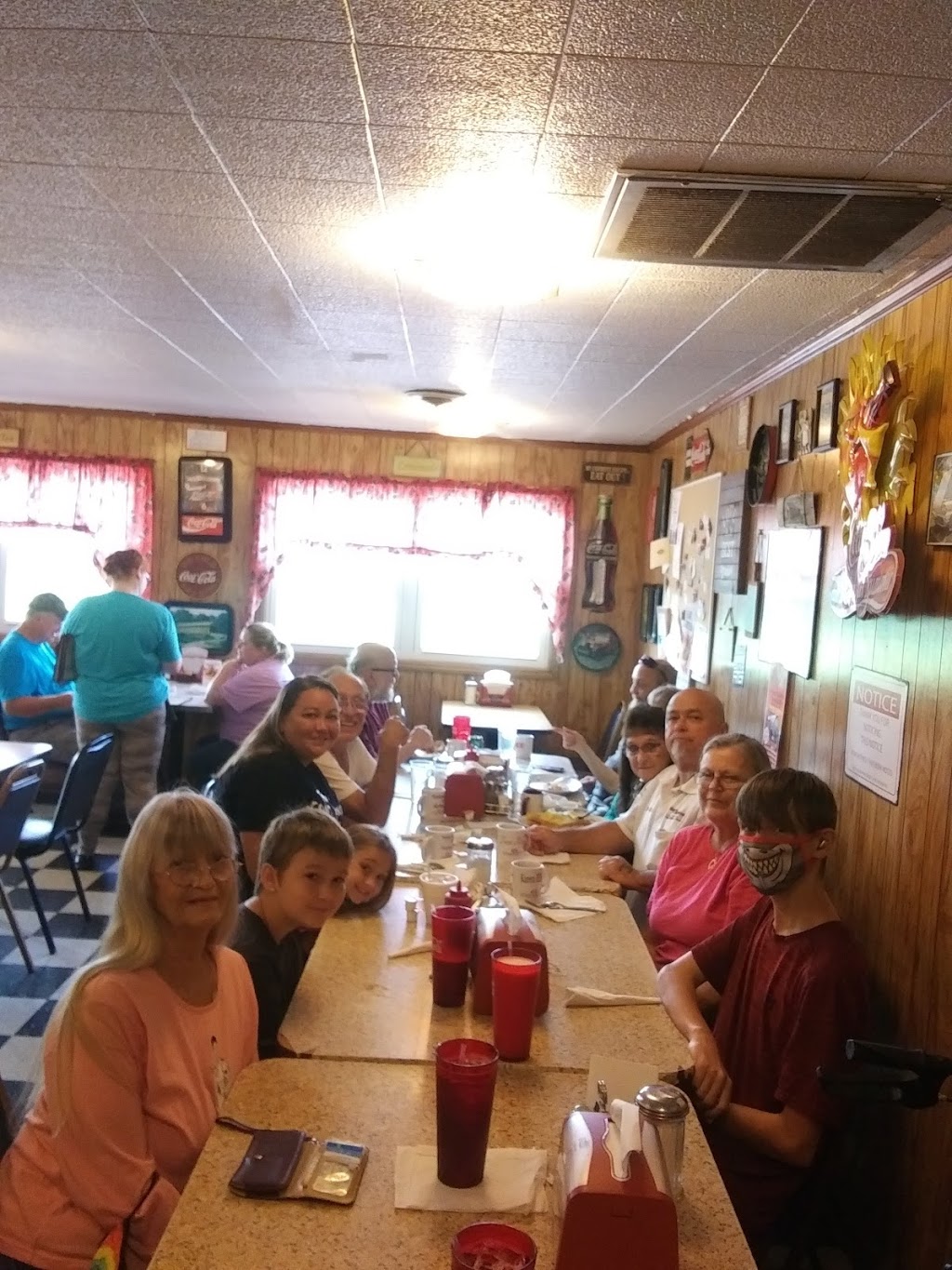 Country Cookin | 906 E Hackberry St, Salem, IN 47167, USA | Phone: (812) 896-1116