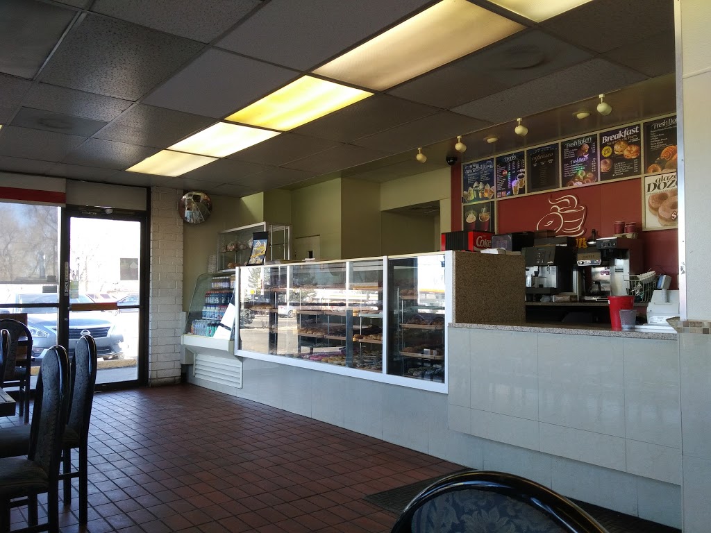 Winchells Donut House | 10000 W 44th Ave, Wheat Ridge, CO 80033, USA | Phone: (303) 423-1231