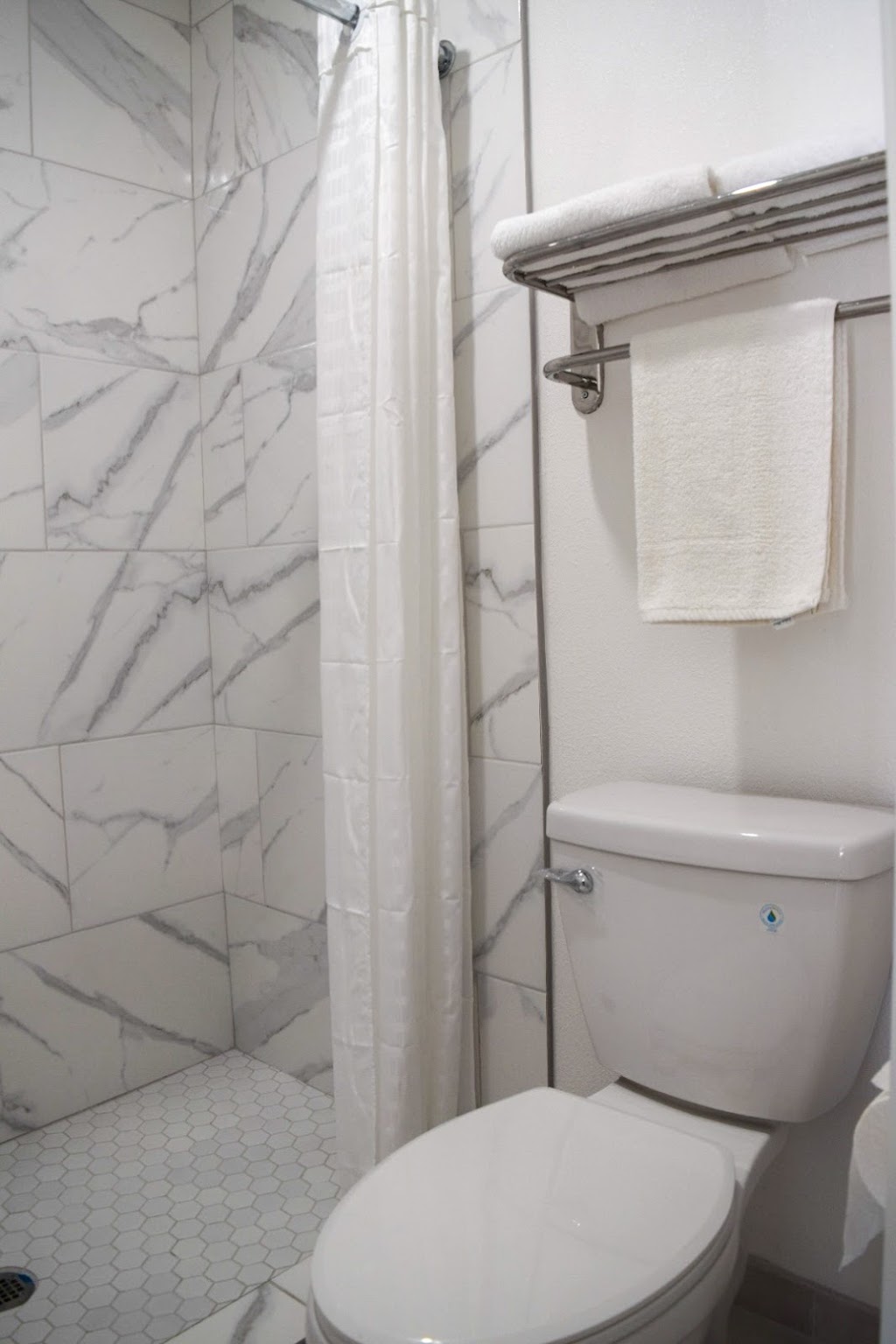 Mojave Inn | 15499 Village Dr, Victorville, CA 92394, USA | Phone: (760) 243-5858