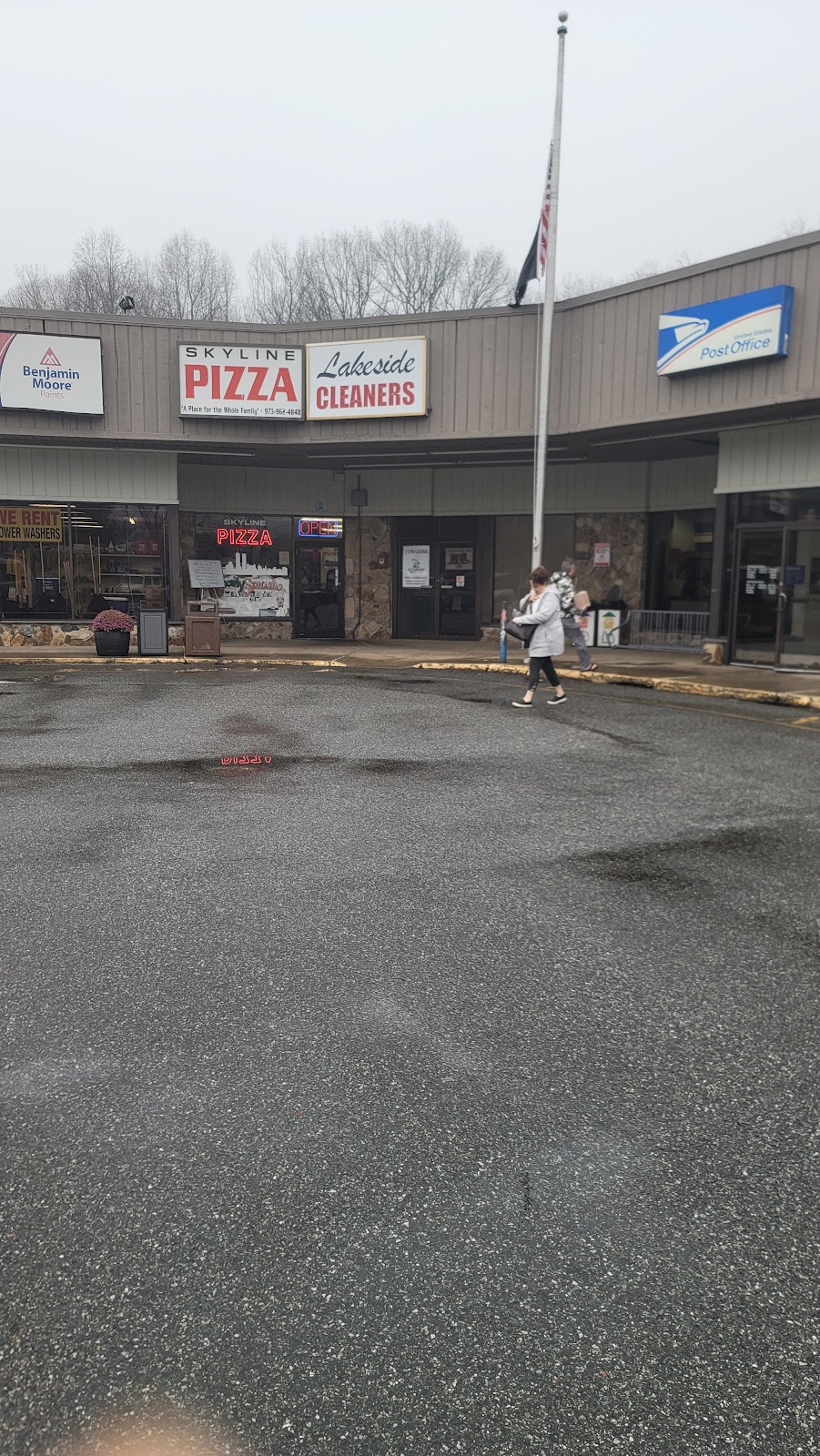 Fieldstone Park Shopping Center | 130 Skyline Dr, Ringwood, NJ 07456, USA | Phone: (201) 444-7111