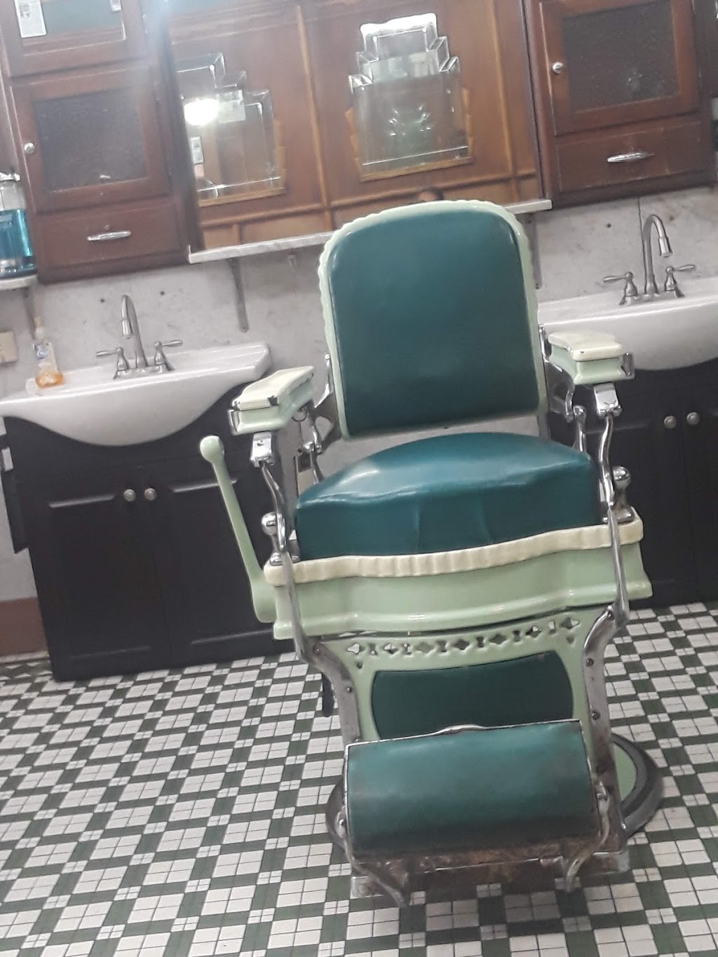 Patsys Barber Shop | 3 Howard St, Albany, NY 12207, USA | Phone: (518) 463-3602