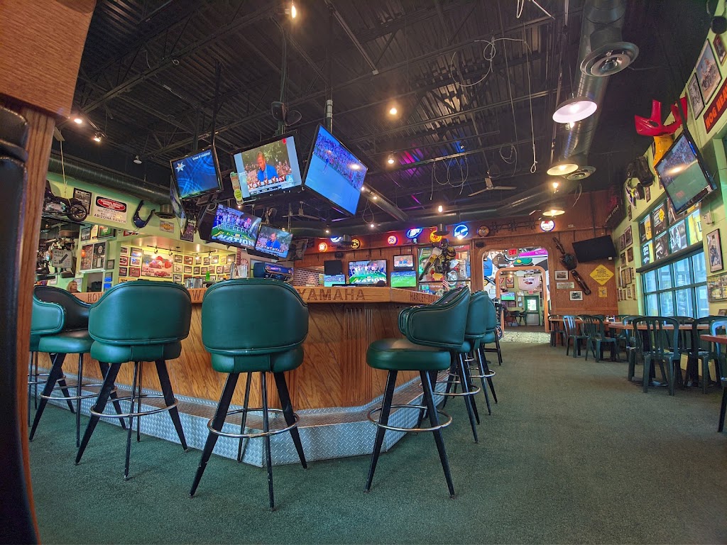 Quaker Steak & Lube | 3737 Stone Creek Blvd, Cincinnati, OH 45251 | Phone: (513) 923-9464