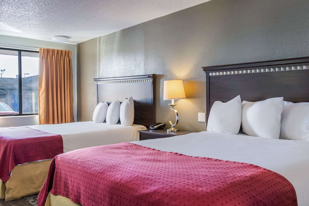 Rodeway Inn Near Hall of Fame | 6880 Sunset Strip Ave NW, Canton, OH 44720, USA | Phone: (330) 490-9000