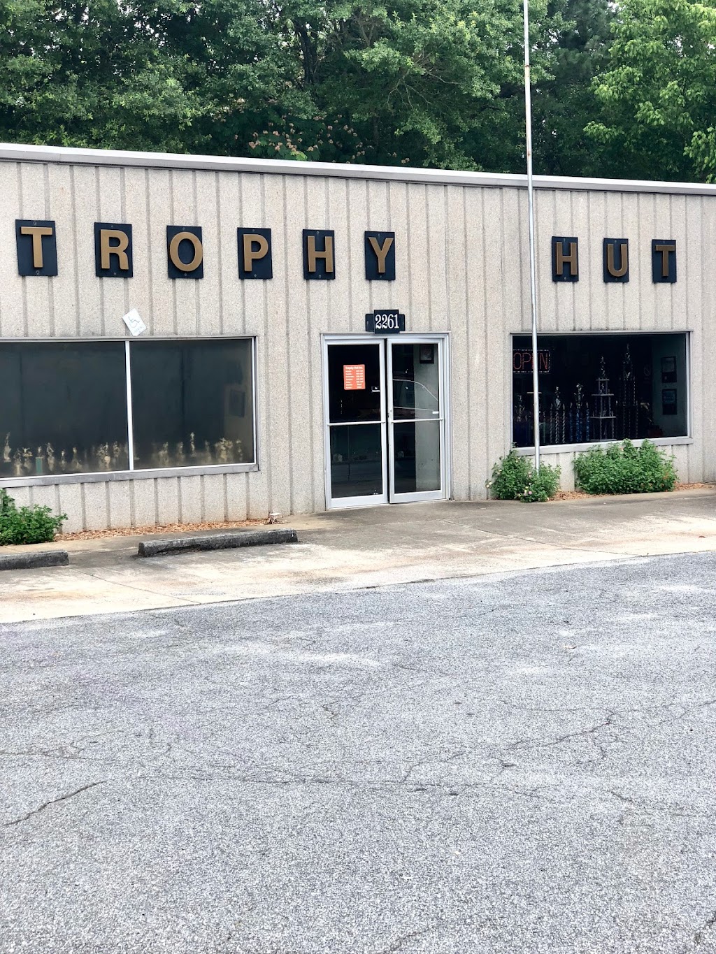 Trophy Hut | 2261 Austell Rd SW, Marietta, GA 30008, USA | Phone: (770) 435-0749