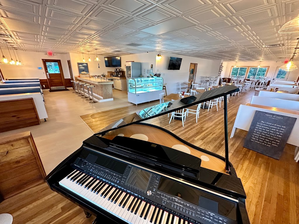 She Sings Cafe and Restaurant-Bar | 95 W Lake Rd, Mayville, NY 14757, USA | Phone: (716) 224-1090