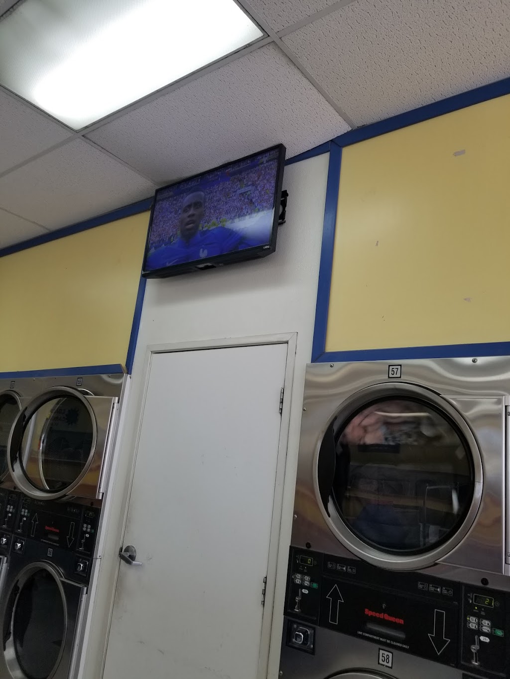 Coin Laundry | 1425 N Citrus Ave, Covina, CA 91722, USA | Phone: (626) 232-7416