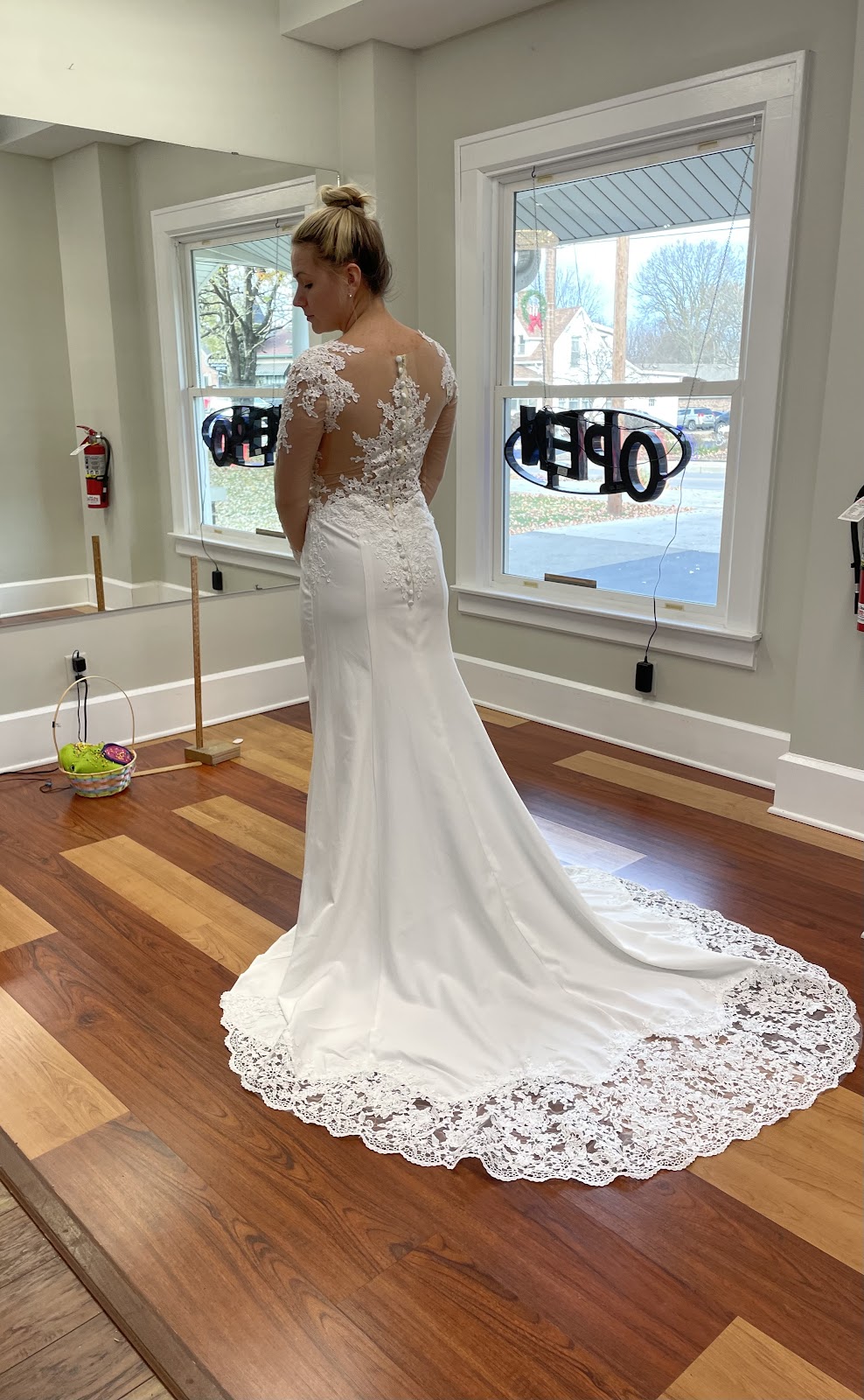 Sues Alterations | 150 N Madison Ave, Greenwood, IN 46142, USA | Phone: (317) 881-4020