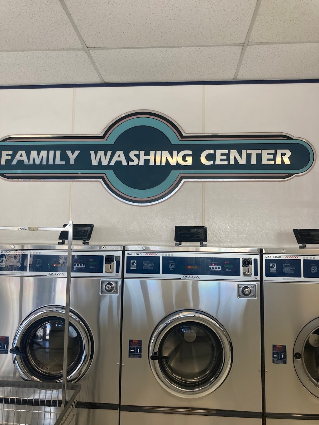 Lavanderia Coin Laundry | 457 W Holt Ave, Pomona, CA 91768, USA | Phone: (909) 469-4824