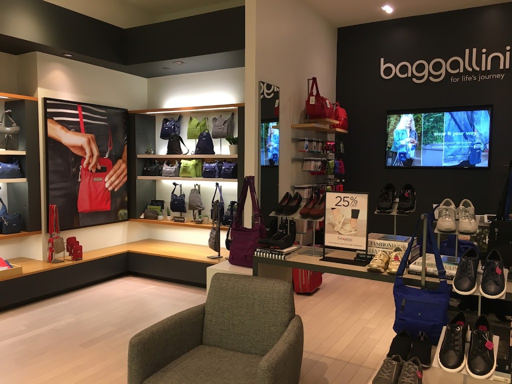 Baggallini | Mall of America, Floor 2, 280 South Avenue Lindau Lane &, Ikea Way, Bloomington, MN 55425, USA | Phone: (952) 405-9972