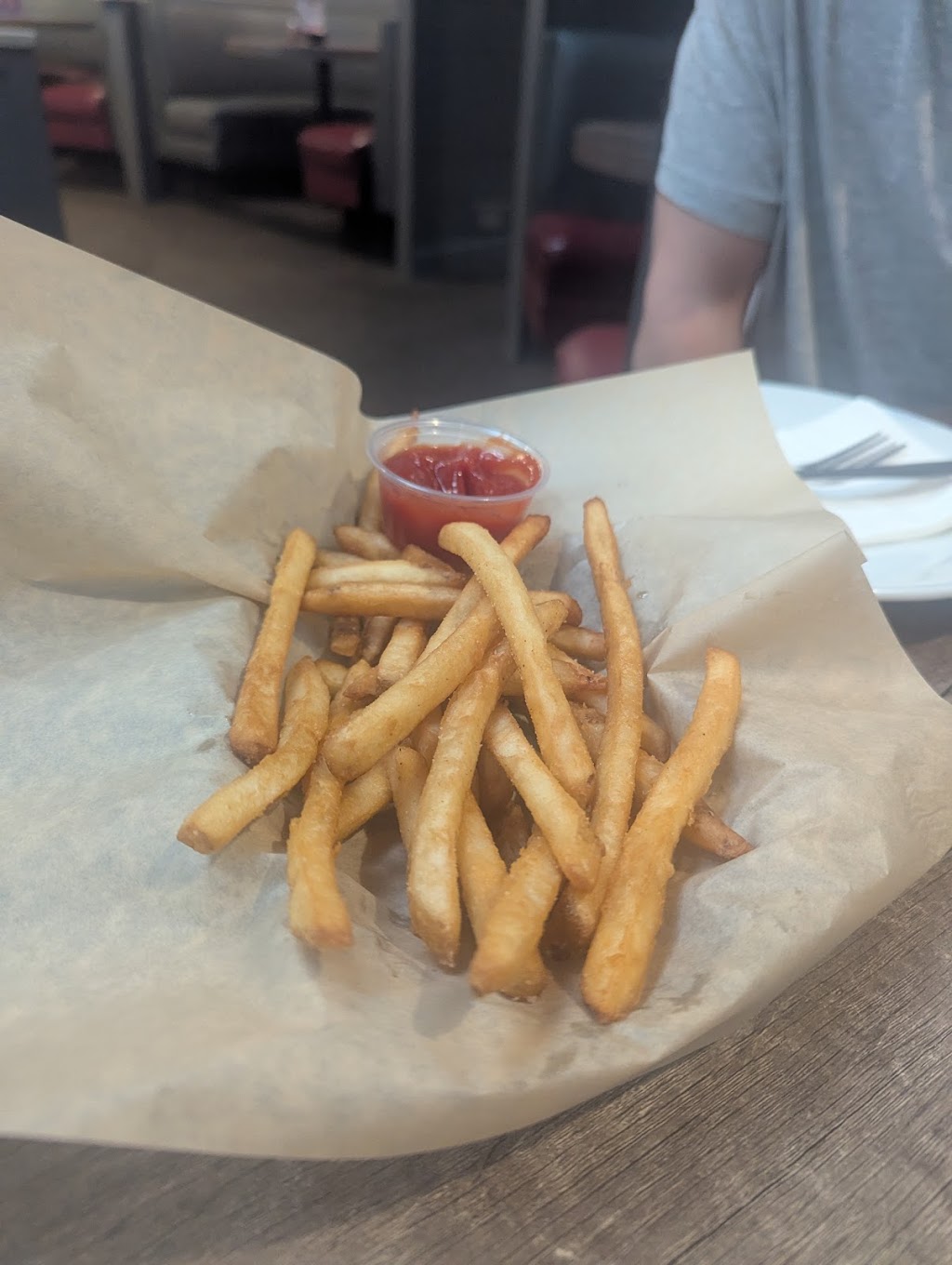 Oggis Sports | Brewhouse | Pizza | 305 Encinitas Blvd, Encinitas, CA 92024, USA | Phone: (760) 944-8170