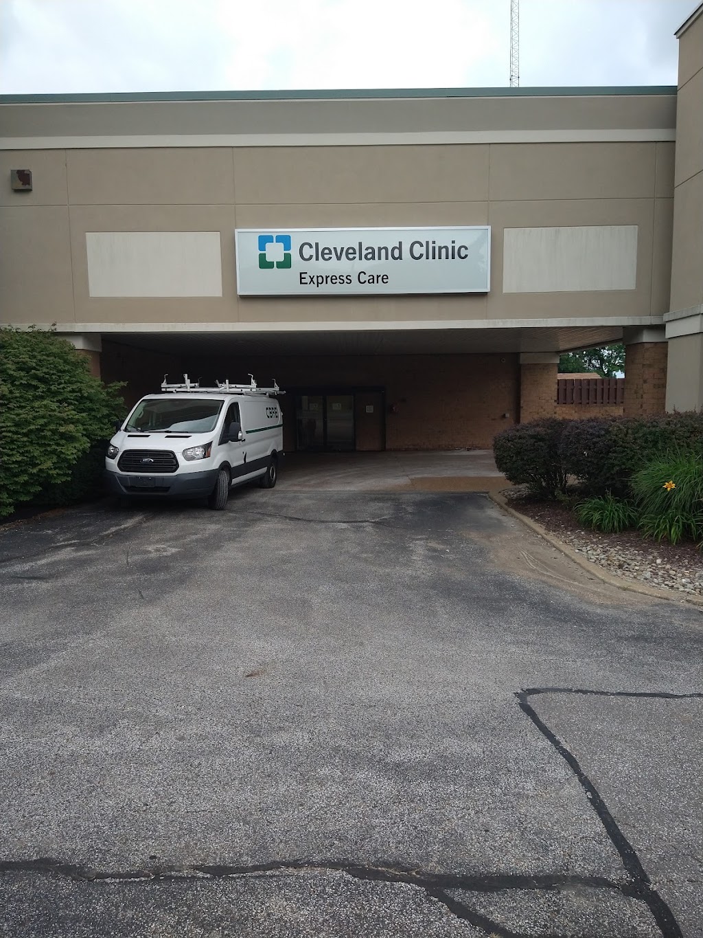 Cleveland Clinic Broadview Heights Medical Center | 2001 E Royalton Rd, Broadview Heights, OH 44147, USA | Phone: (440) 717-5800