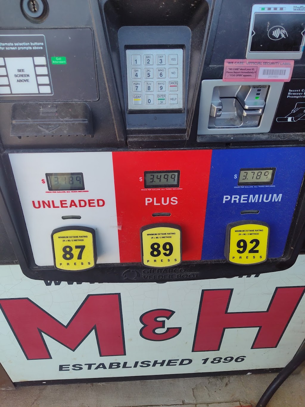 M & H Gas Station | 1402 Vermillion St, Hastings, MN 55033, USA | Phone: (651) 438-1126