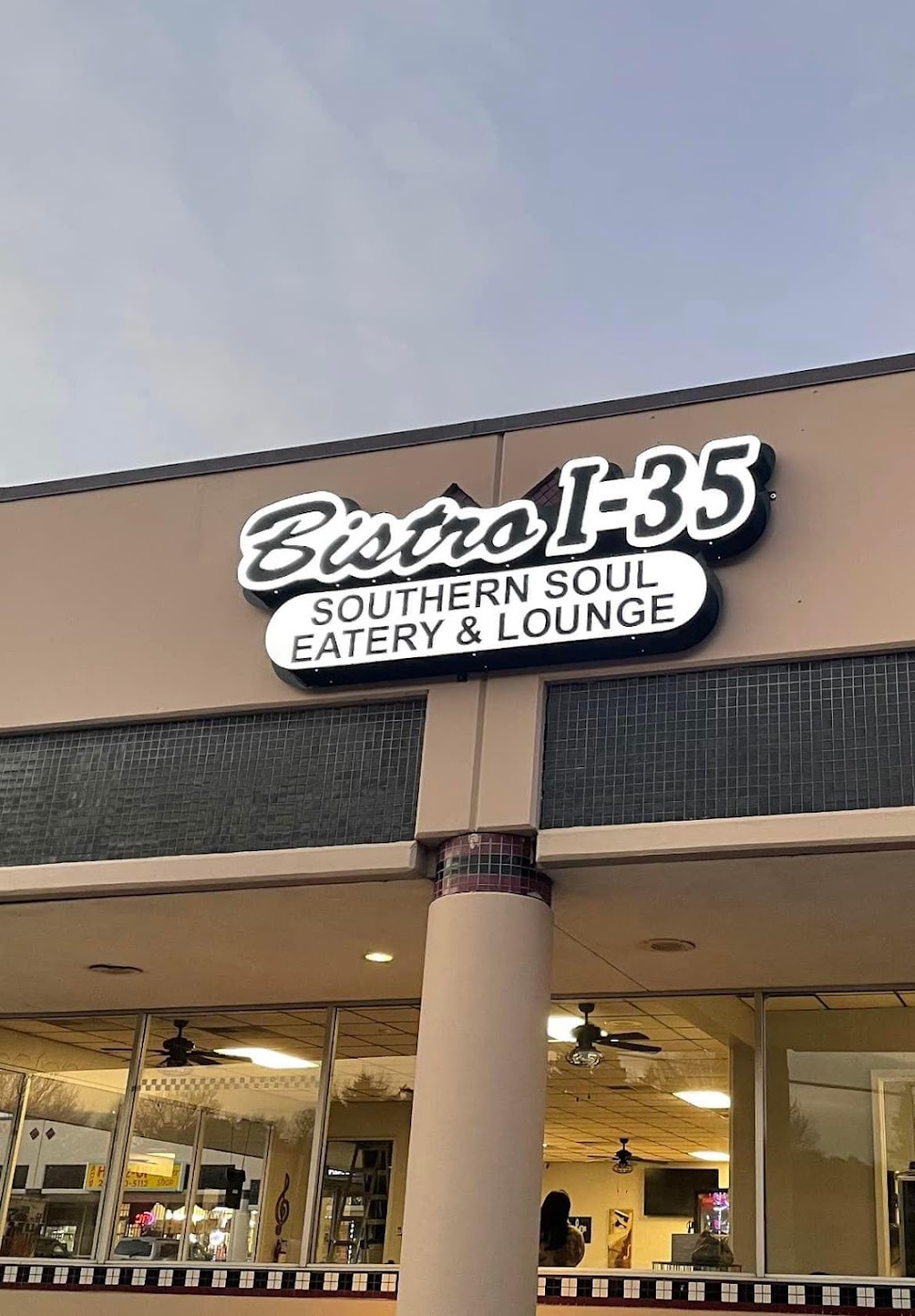 Bistro I-35 Eatery & Lounge | 1223 E Belt Line Rd Suite 128, DeSoto, TX 75115, USA | Phone: (972) 748-2020