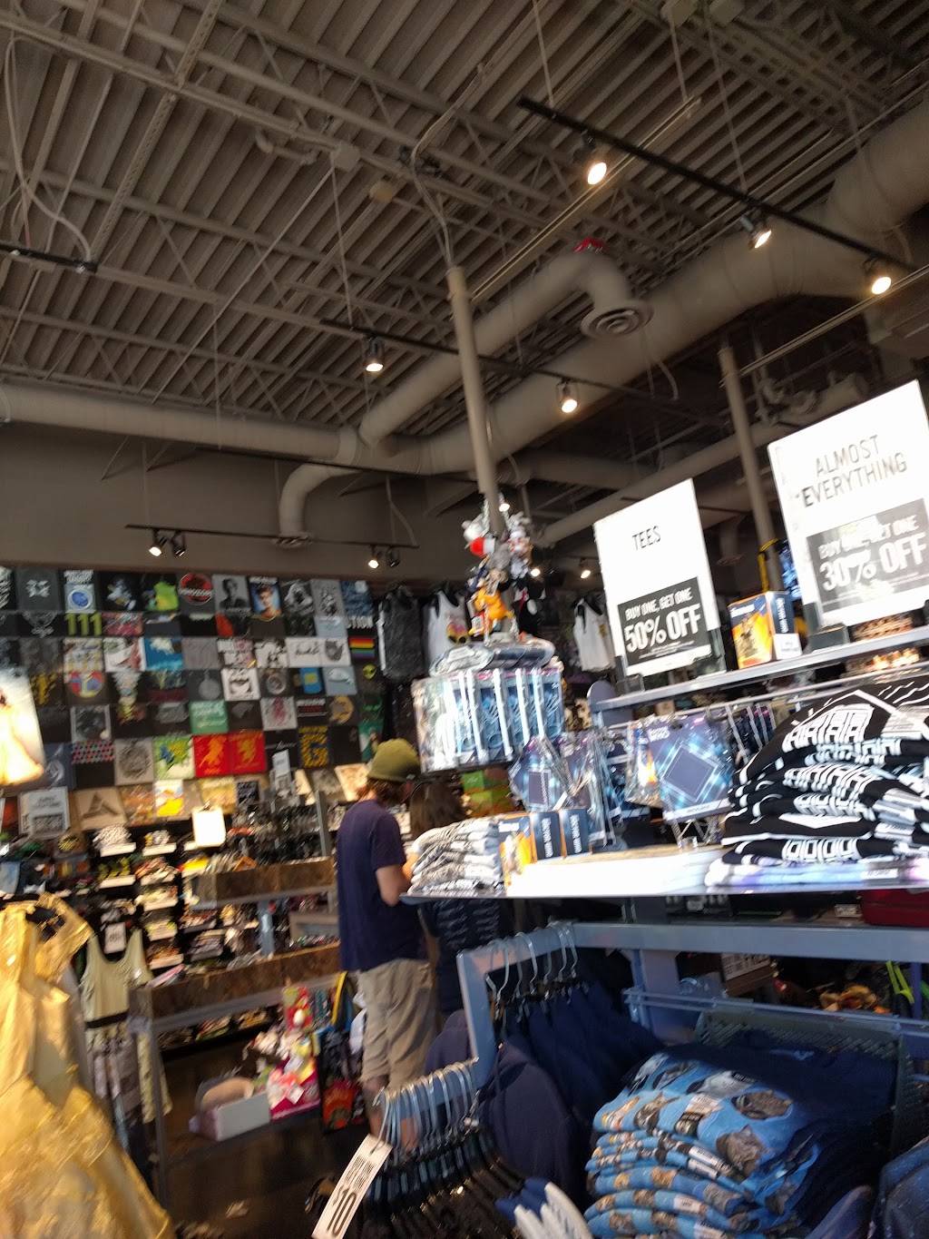 Hot Topic | 410 Cedar Sage Dr RM L-19, Garland, TX 75040 | Phone: (972) 414-3648