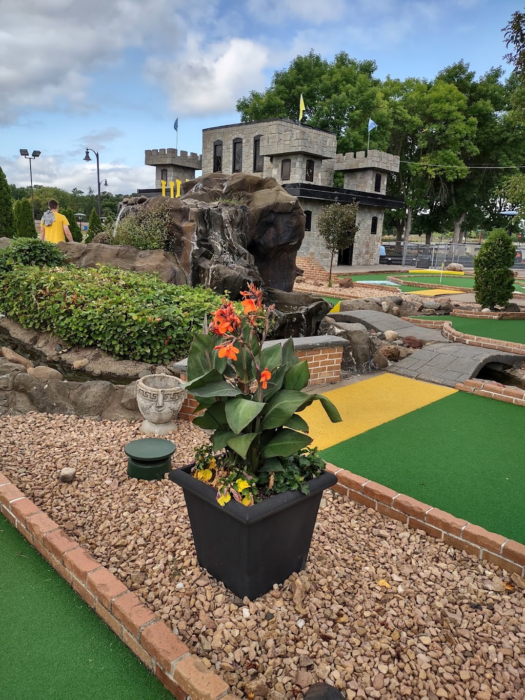 Lilli Putt | 1349 Coon Rapids Blvd NW, Coon Rapids, MN 55433 | Phone: (763) 755-1450