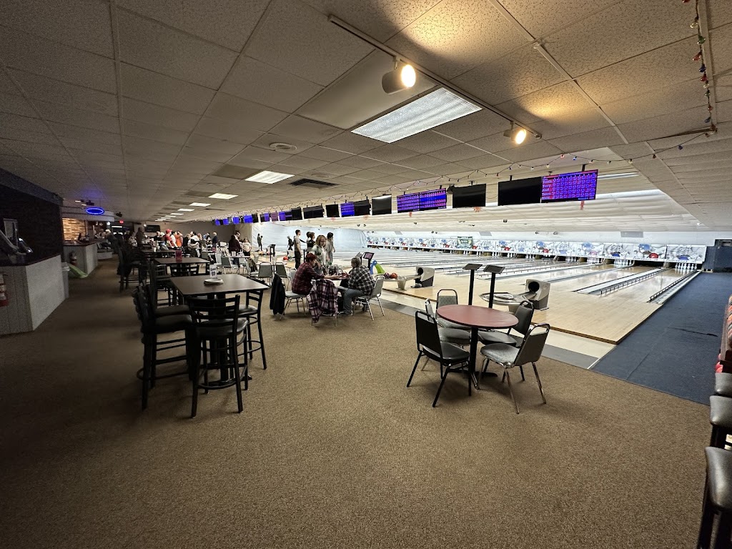 Bowlero Lanes Fun Center Fostoria | 1090 US-23, Fostoria, OH 44830, USA | Phone: (419) 435-3990
