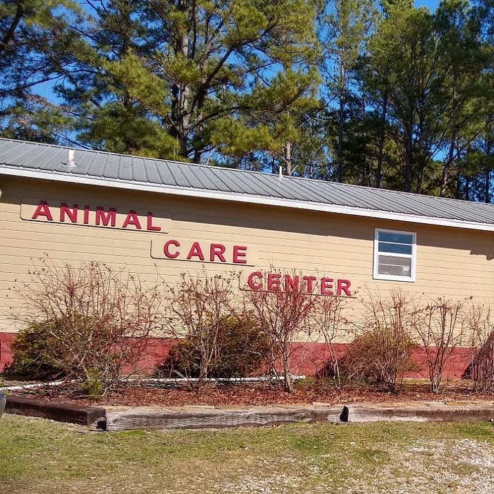 Animal Care Center: Dr. Michelle Karagas-Reeder | 17309 US-280, Dadeville, AL 36853, USA | Phone: (256) 825-6737