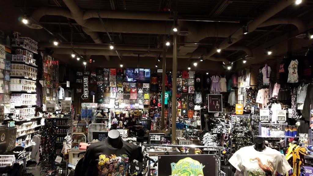 Hot Topic | 410 Cedar Sage Dr RM L-19, Garland, TX 75040, USA | Phone: (972) 414-3648