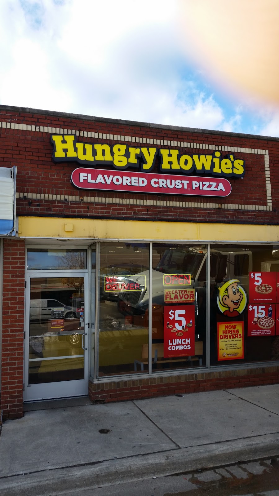 Hungry Howies Pizza | 24691 Coolidge Hwy, Oak Park, MI 48237 | Phone: (248) 545-4010