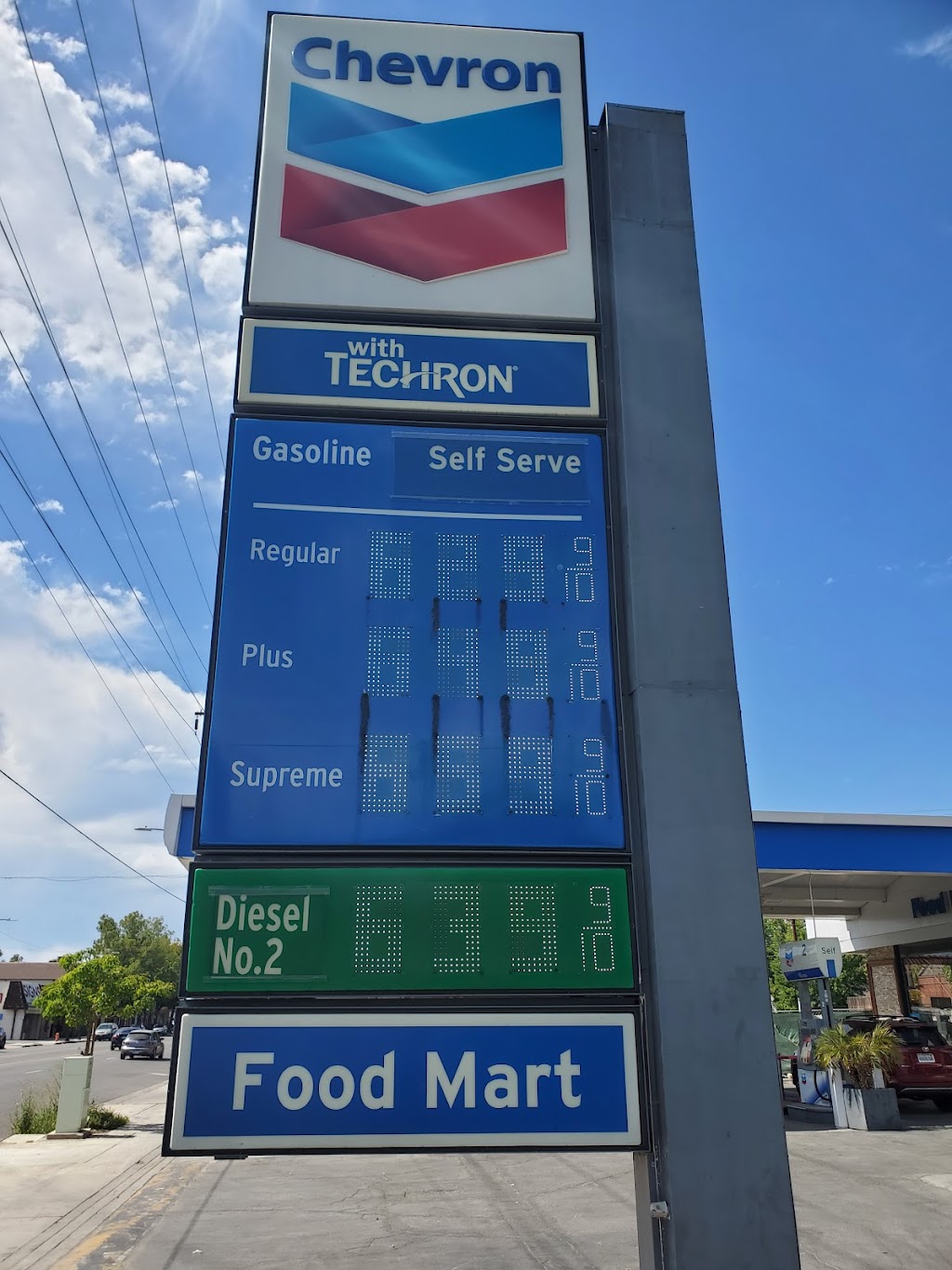 Chevron | 800 N Hollywood Way, Burbank, CA 91505, USA | Phone: (818) 841-9500