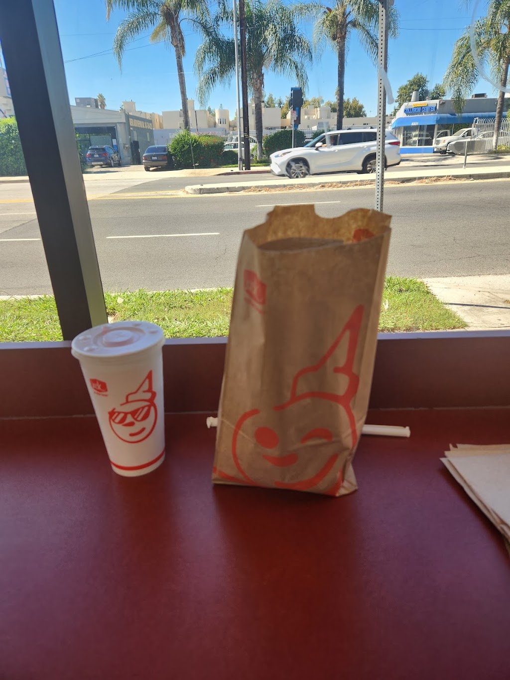 Starbucks | Challenger Center, 805 E Ave K, Lancaster, CA 93535, USA | Phone: (661) 940-0992