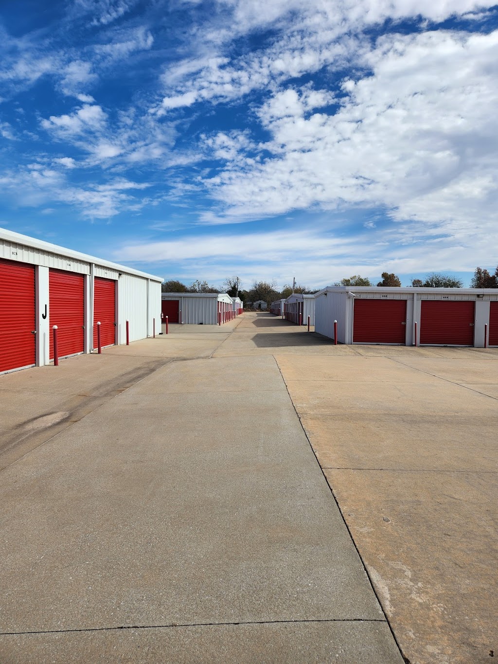 Overflow Garage | 215 Hickory St, Paradise, TX 76073, USA | Phone: (940) 204-0833