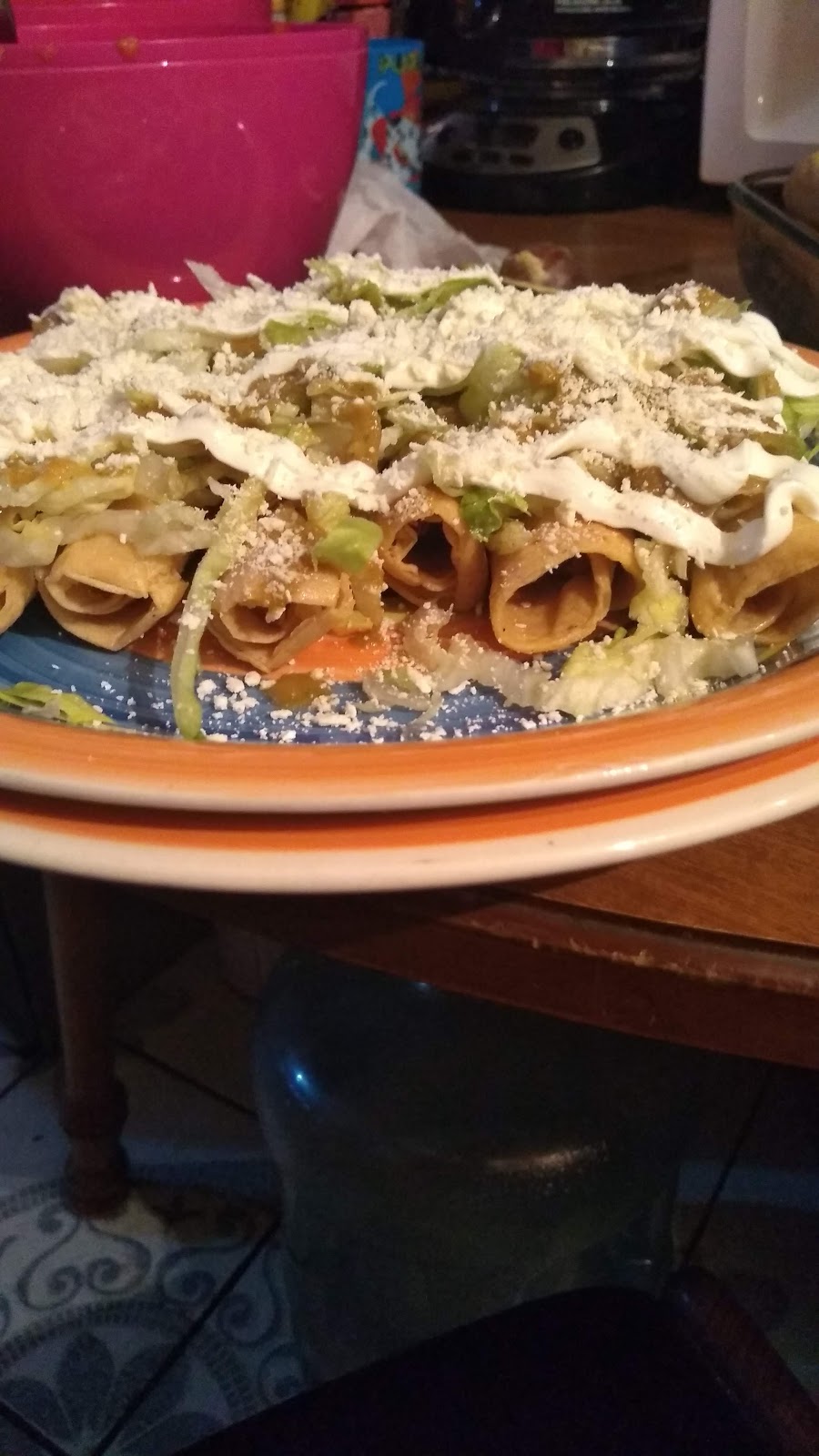 Empanadas y taquitos dorados | C. Cadiz 26142, El Laurel, El Refugio, 22253 Tijuana, B.C., Mexico | Phone: 663 125 7116