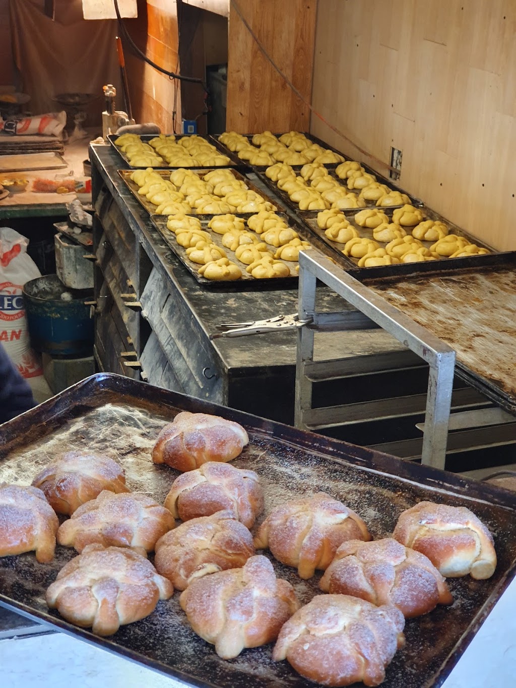 Panadería y pastelería Lalo | Lirio 22213, La Morita, 22245 Tijuana, B.C., Mexico | Phone: 664 379 2665