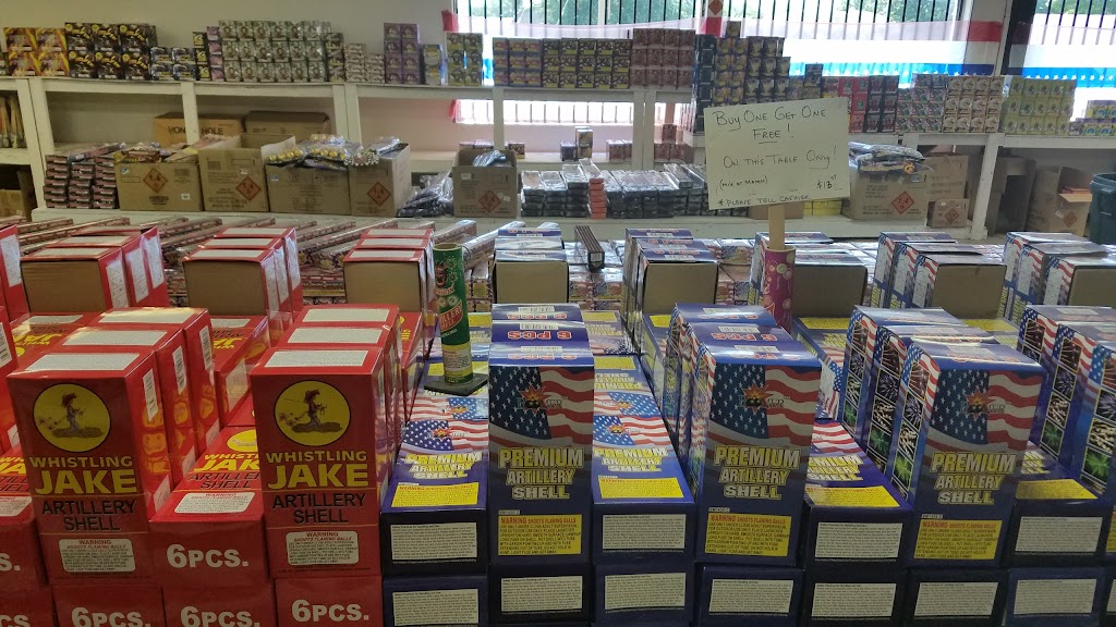 Discount Fireworks | 11255 IN-120, Middlebury, IN 46540, USA | Phone: (574) 336-6068