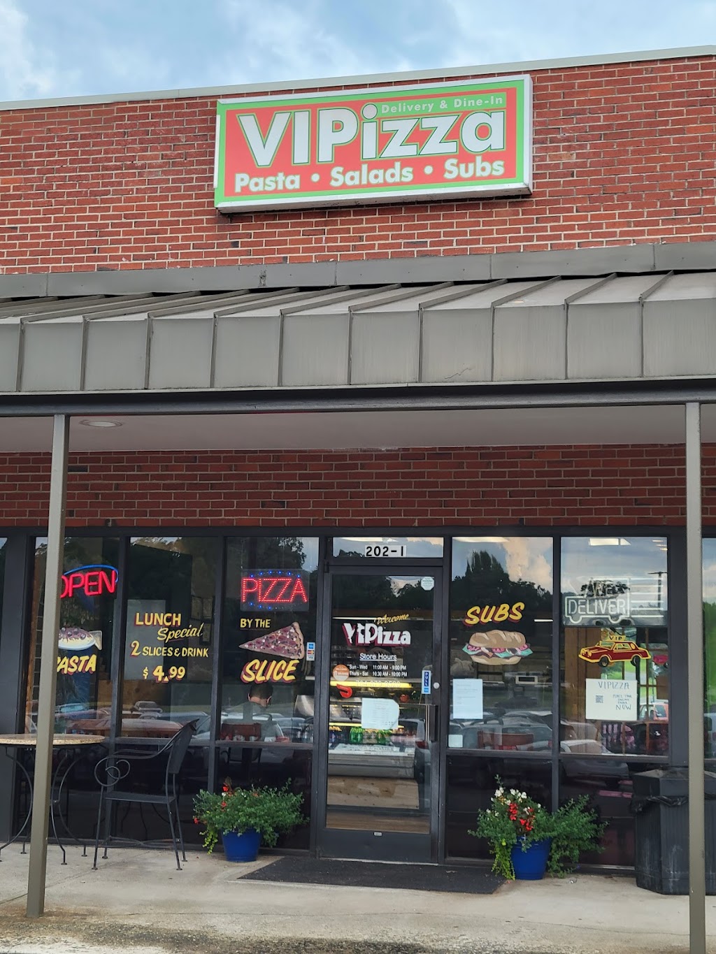 VIPizza Cramerton | 202 Market St I, Cramerton, NC 28032, USA | Phone: (704) 879-9520